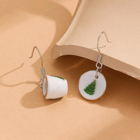 Cup and plate earrings - Picture 3 of 3